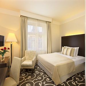 Camera con letto king size